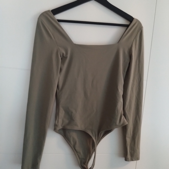 Babaton M grey/green bodysuit - Picture 7 of 15